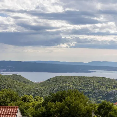 2 Bedroom Beautiful In Grižane