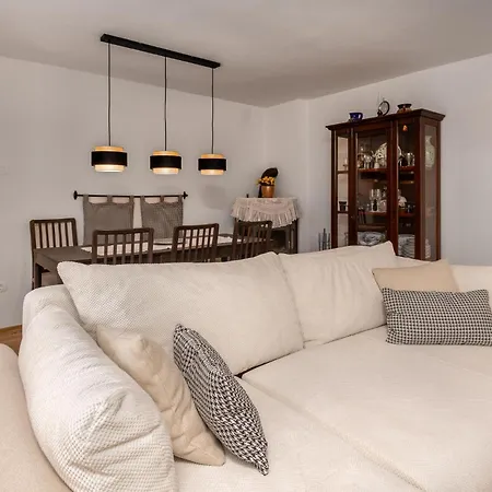 2 Bedroom Beautiful In * Grižane