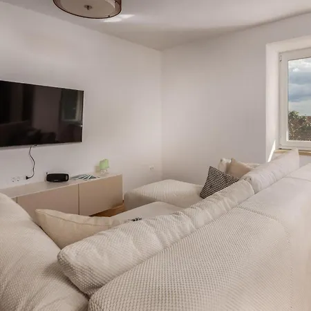 2 Bedroom Beautiful In Holiday home