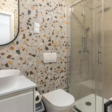 2 Bedroom Lovely In
